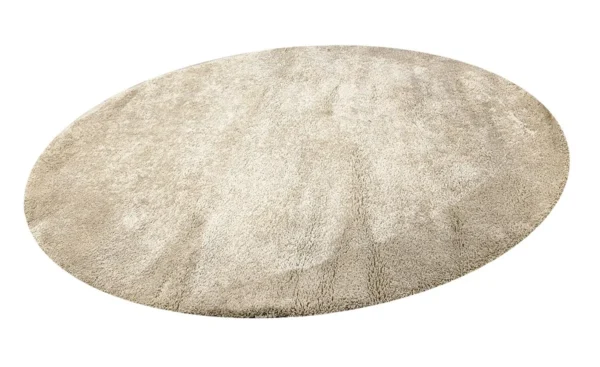 WHITE ROUND SHAGG CARPET