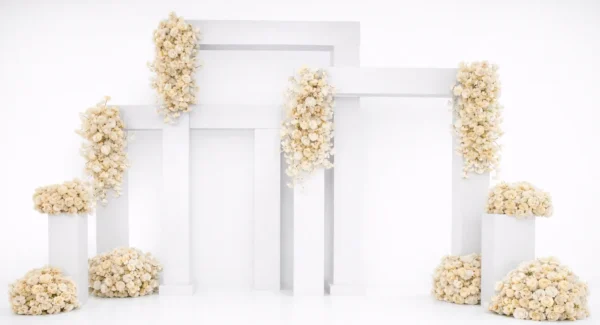 WHITE ALESSIA WALL WITH FLOWERS