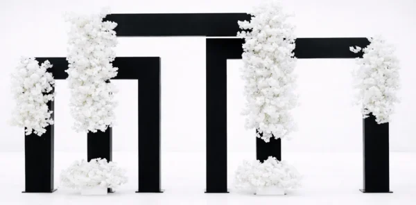 BLACK ALESSIA WALL WITH FLOWERS